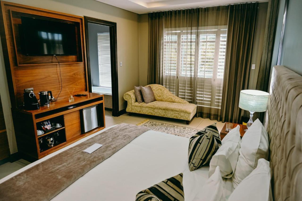 Tredenham Boutique Hotel Bloemfontein Exterior photo A room at the hotel