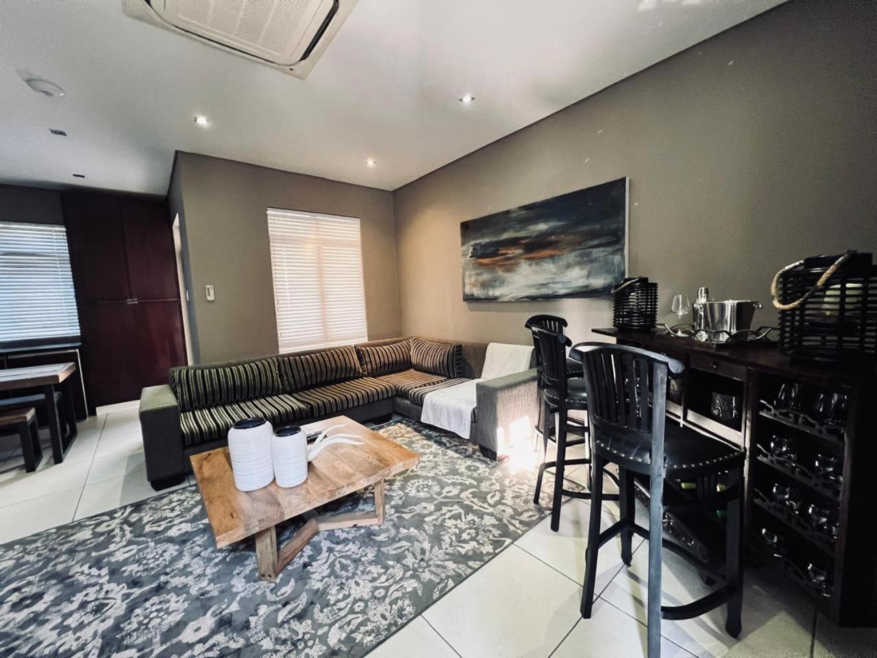 Tredenham Boutique Hotel Bloemfontein Exterior photo A living room in a private house
